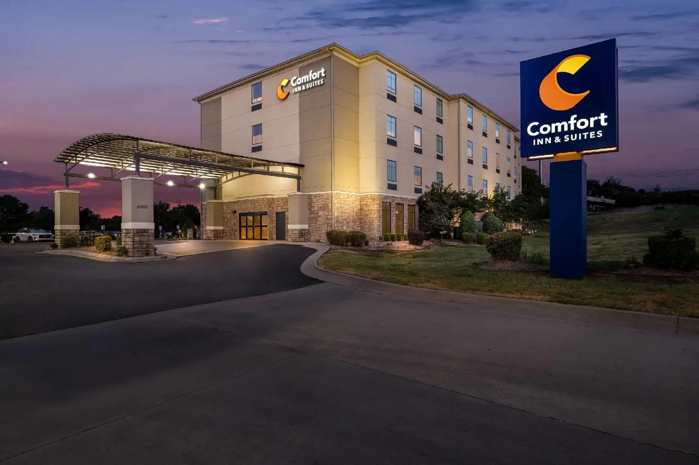 Comfort Inn and Suites Fort Smith EXTERIOR