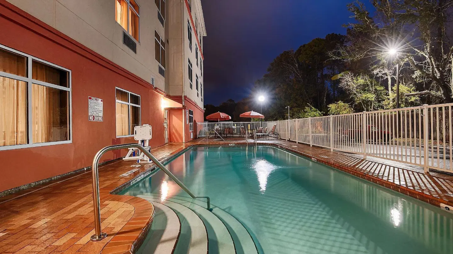 Best Western Plus Jacksonville West OUTDOOR_POOL