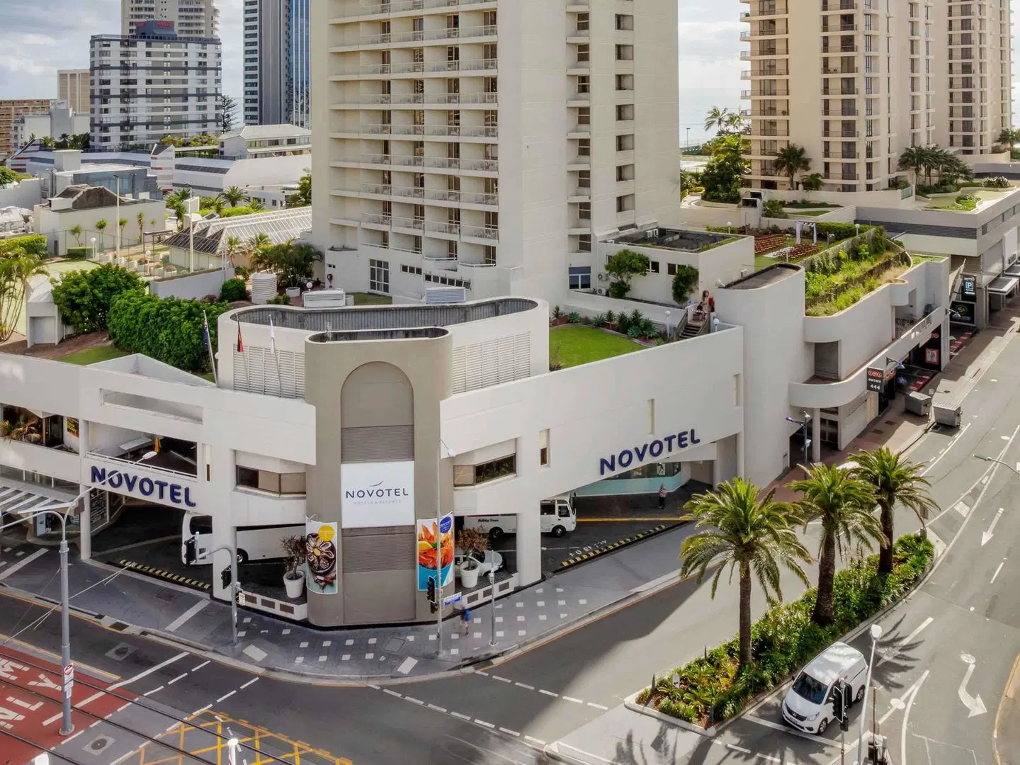 Novotel Surfers Paradise EXTERIOR