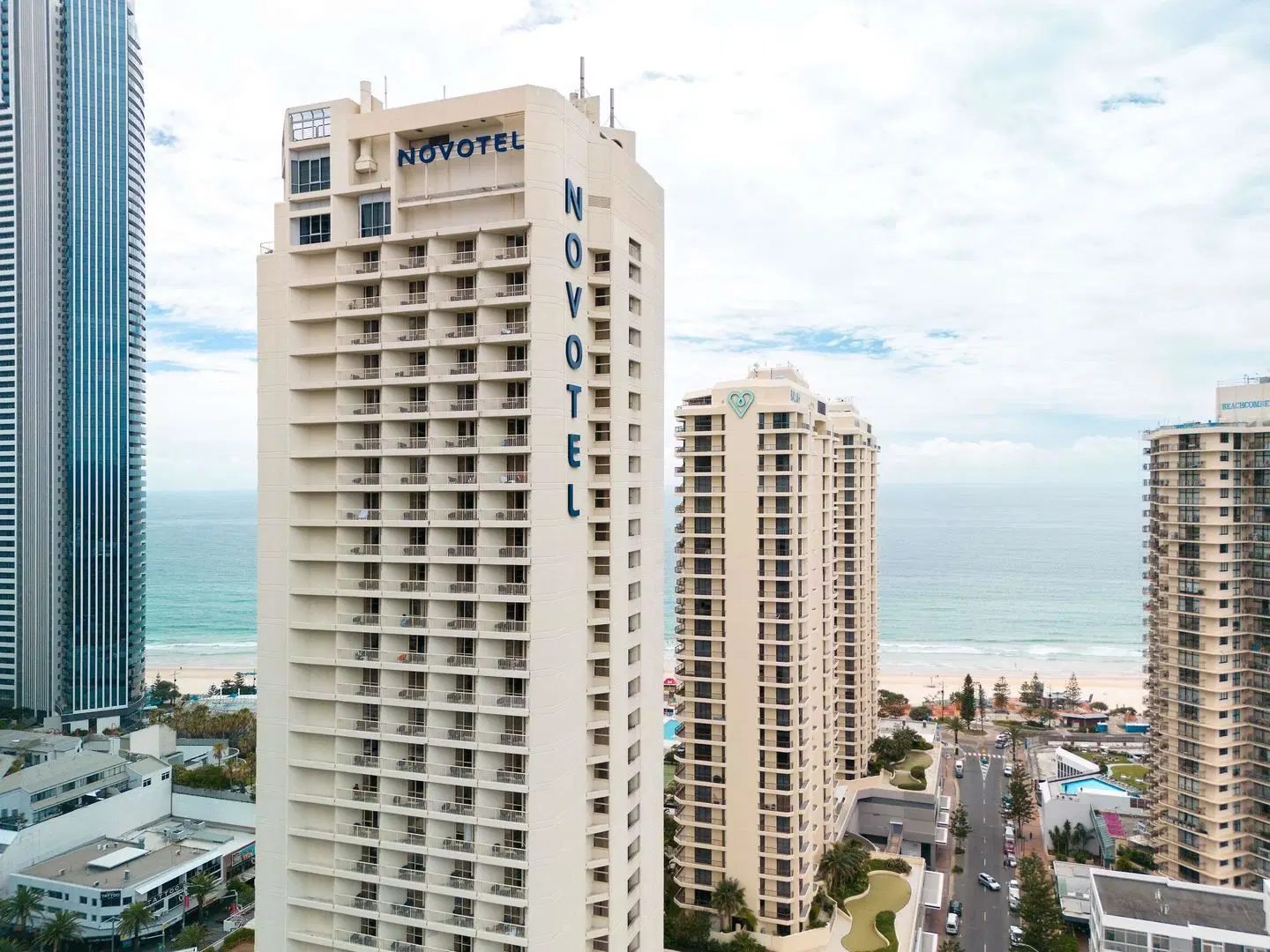 Novotel Surfers Paradise EXTERIOR