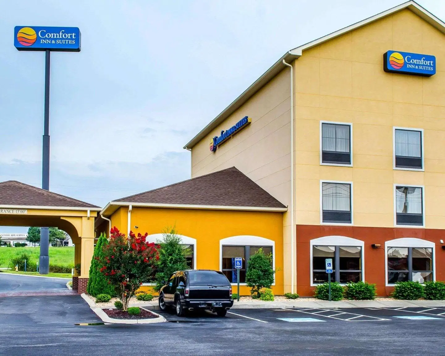 Comfort Inn & Suites Franklin East EXTERIOR