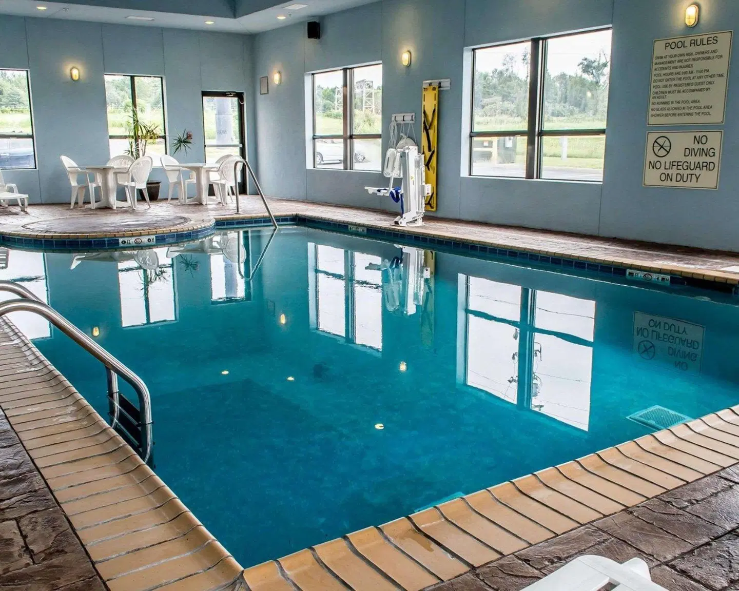 Comfort Inn & Suites Franklin East Hallenbad