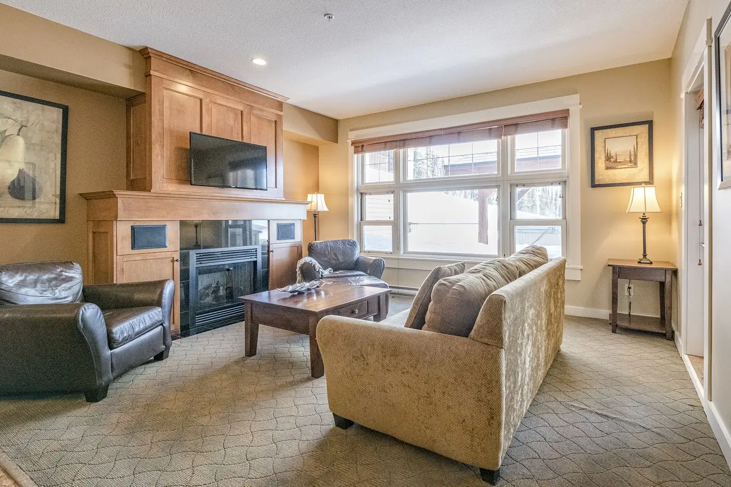 SnowBird Lodge ROOM_EXAMPLE
