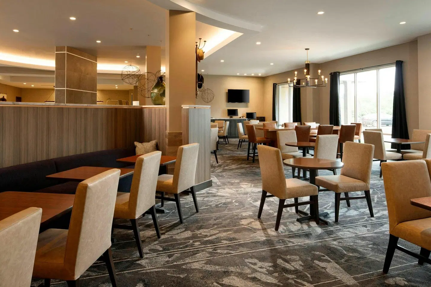 Fairfield by Marriott Inn & Suites Louisville Northeast Restaurant