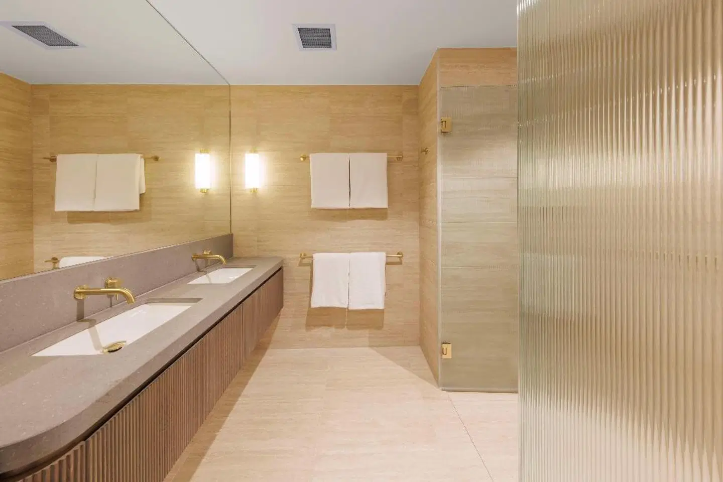 Amora Hotel Brisbane Badezimmer
