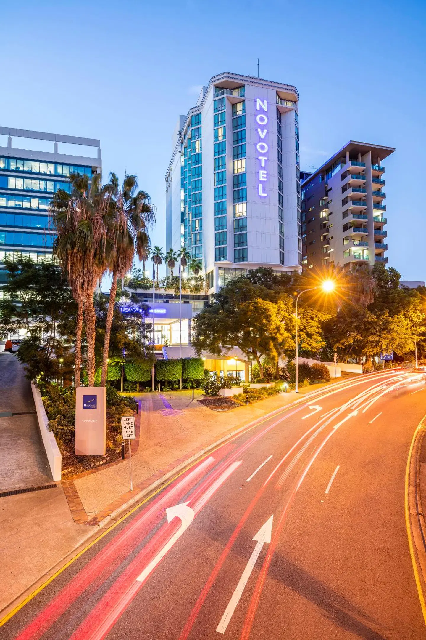 Amora Hotel Brisbane EXTERIOR