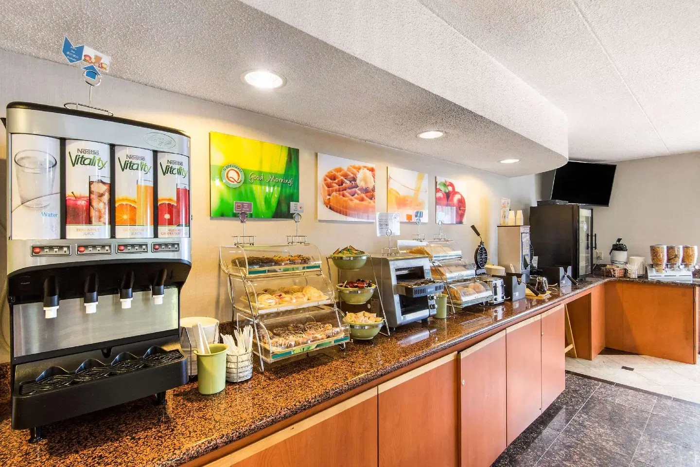 Quality Inn & Suites Mississauga Bar