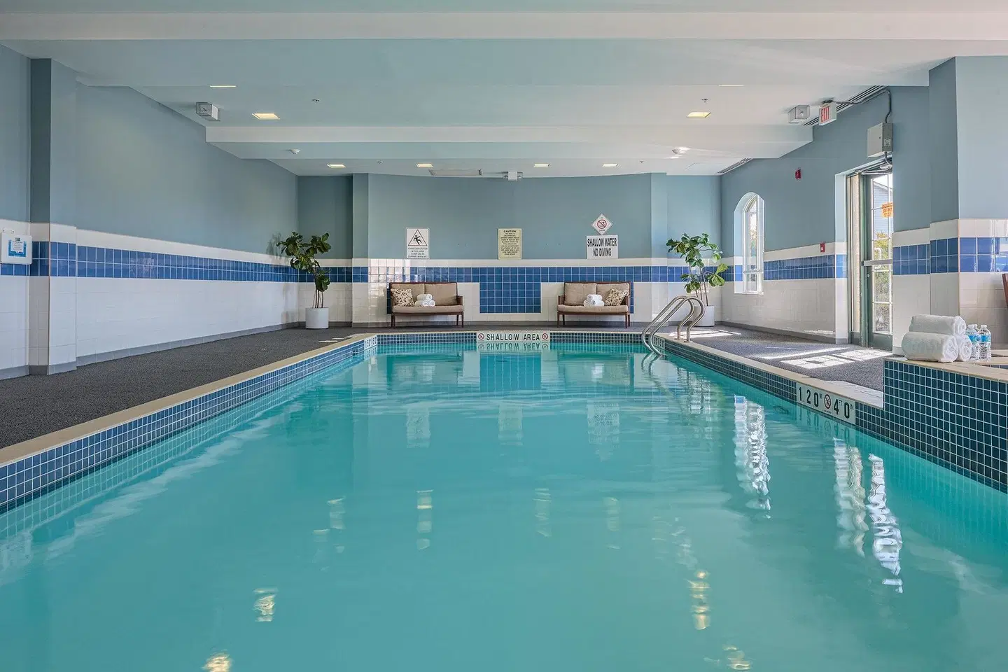 Holiday Inn Express & Suites Belleville by IHG Hallenbad