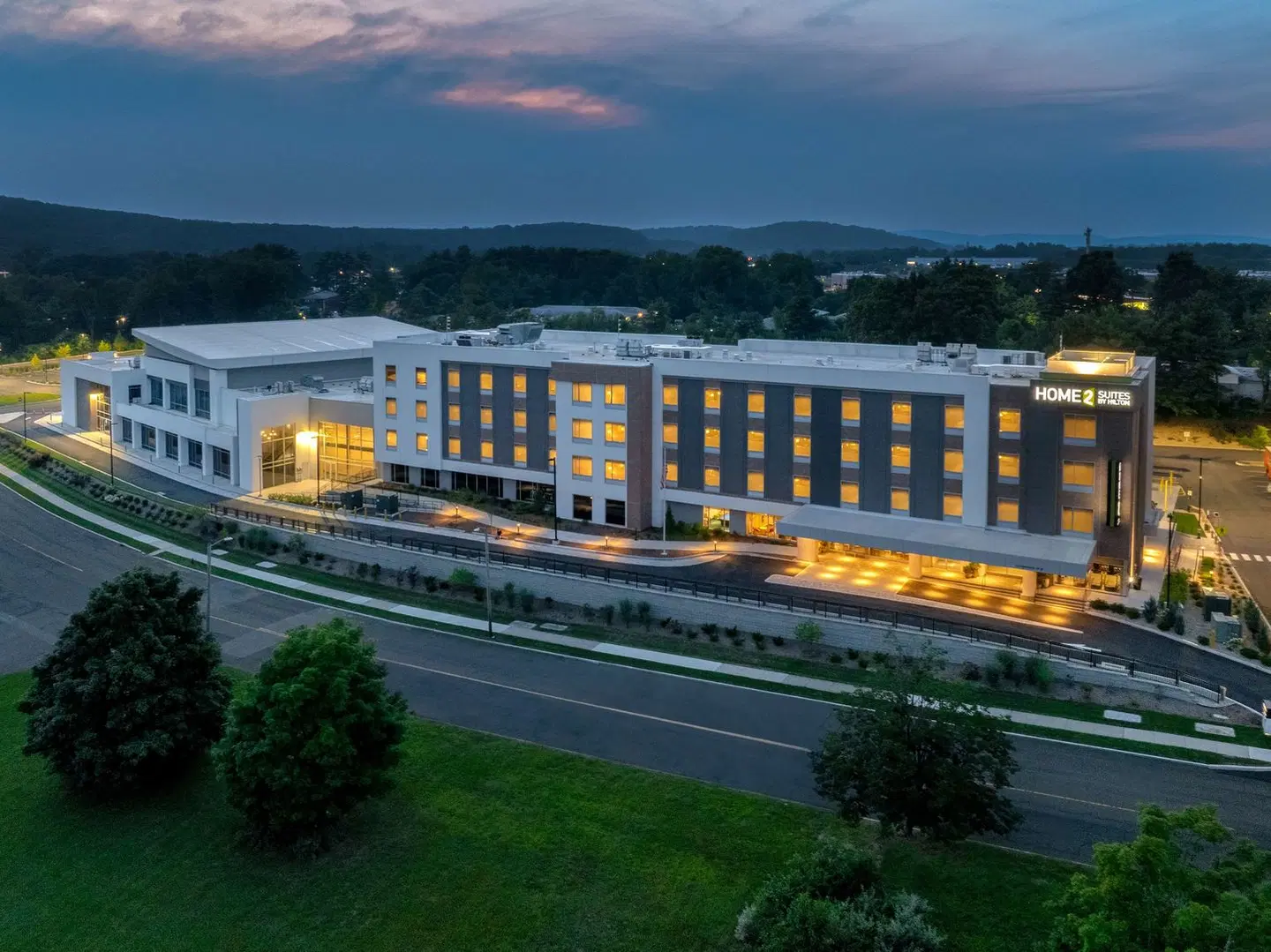 Home2 Suites By Hilton Bristol EXTERIOR