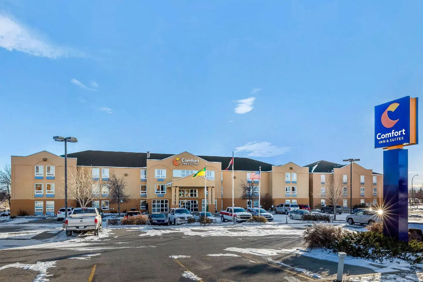 Comfort Inn & Suites EXTERIOR