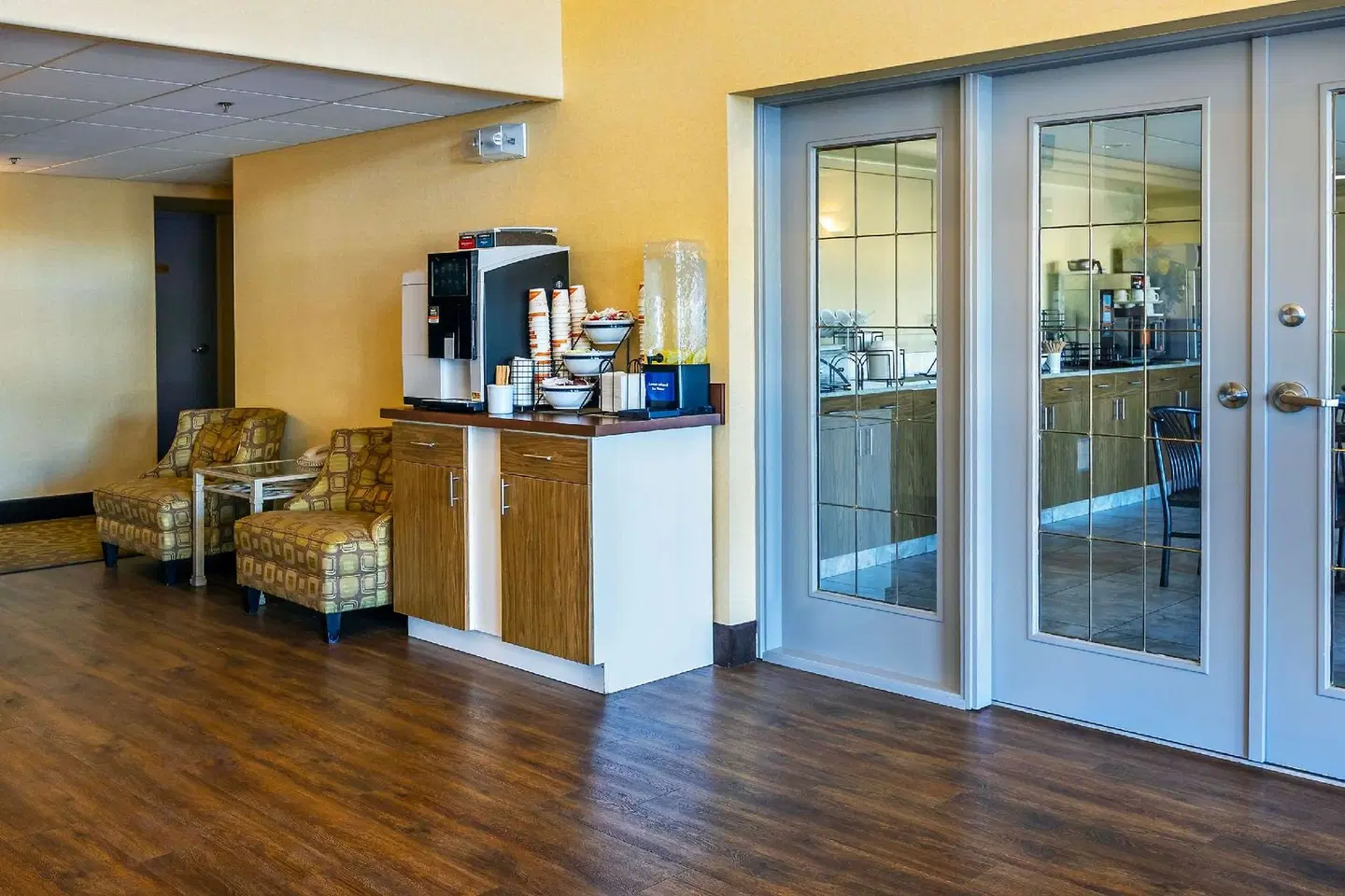 Comfort Inn & Suites ROOM_EXAMPLE