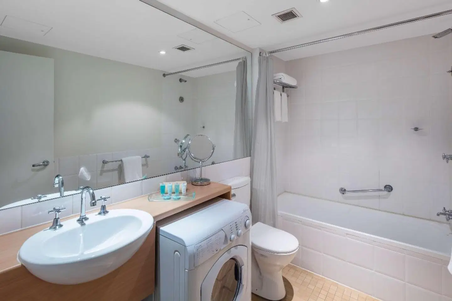 Parramatta Waldorf Apartment Badezimmer