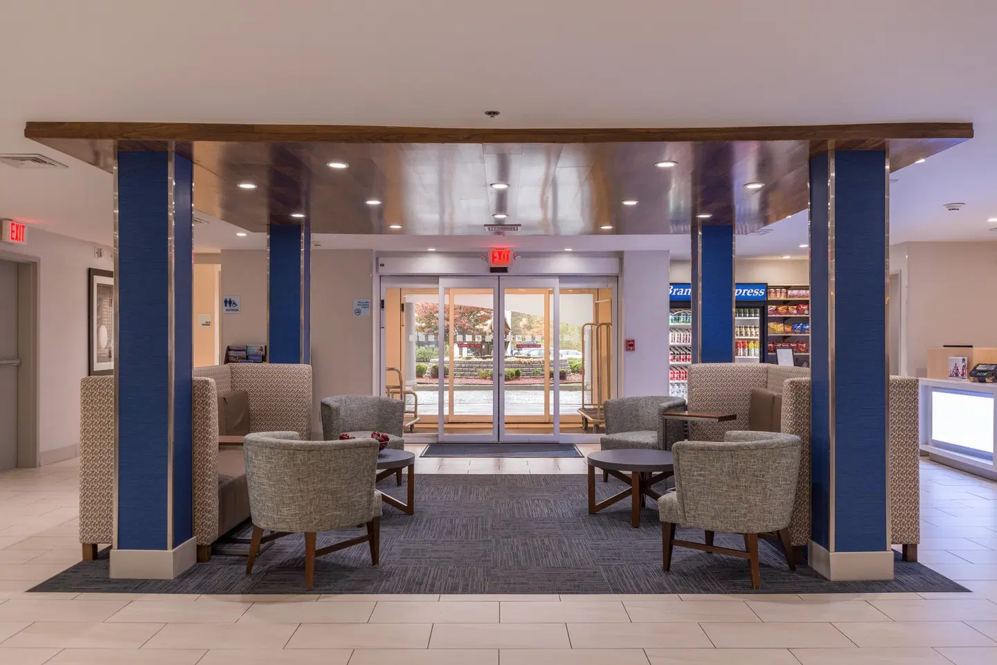 Holiday Inn Express Branford-New Haven by IHG LOUNGE_LOBBY