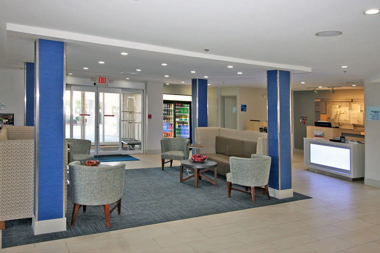 Holiday Inn Express Branford-New Haven by IHG LOUNGE_LOBBY
