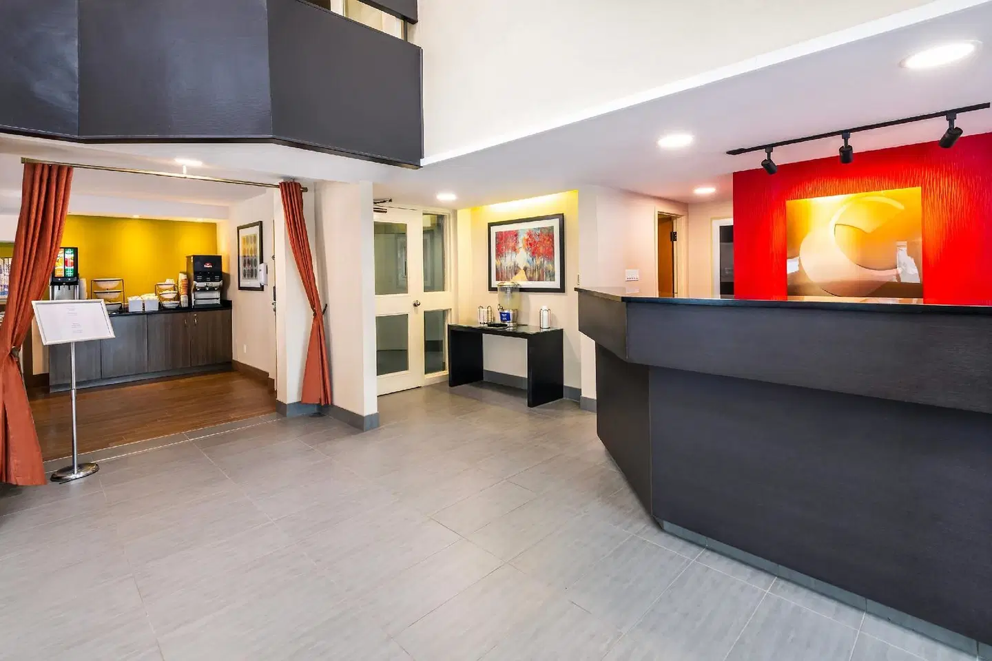 Comfort Inn Gatineau Bar