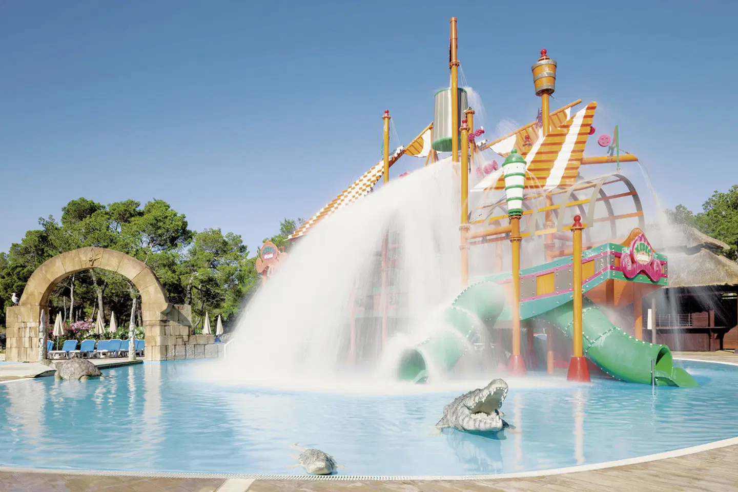 Invisa Cala Blanca OUTDOOR_POOL