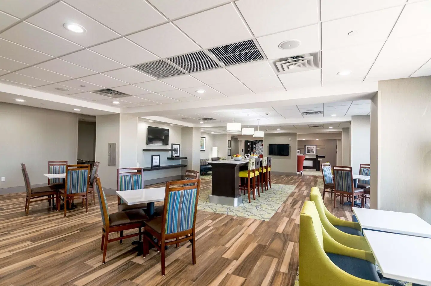 Hampton Inn Oklahoma City Northeast Bar
