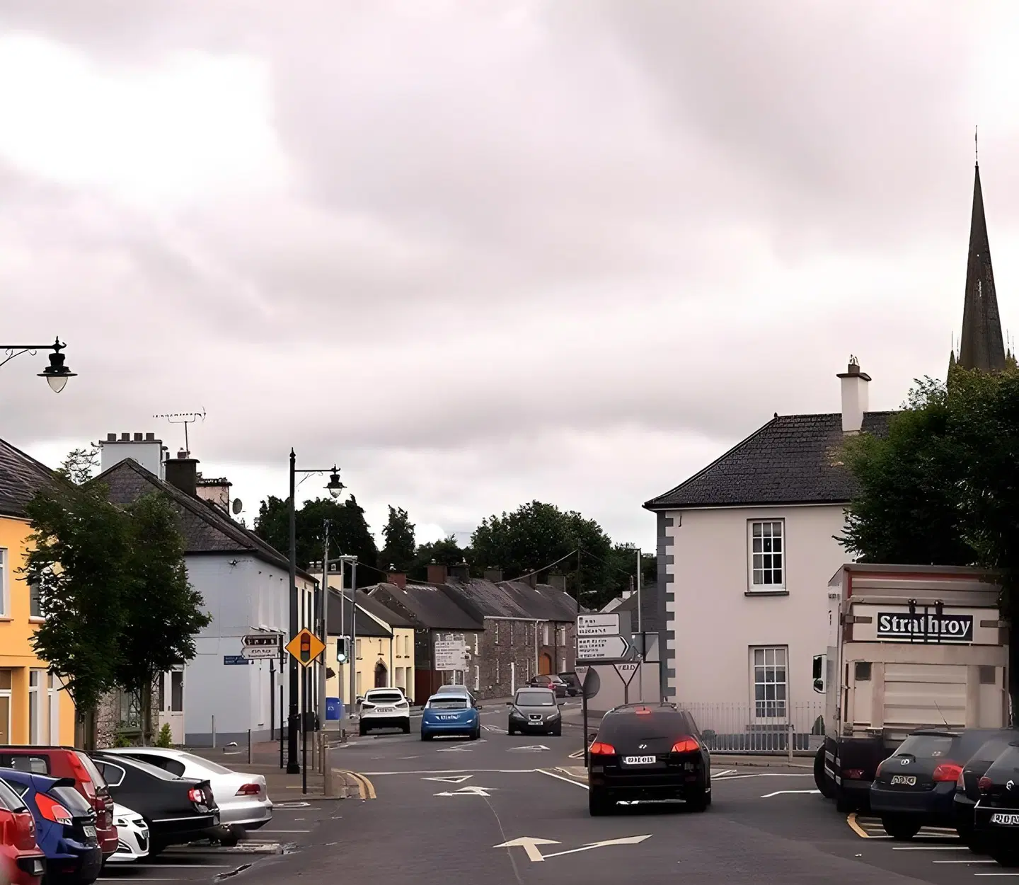 Castle Varagh Hotel & Bar EXTERIOR
