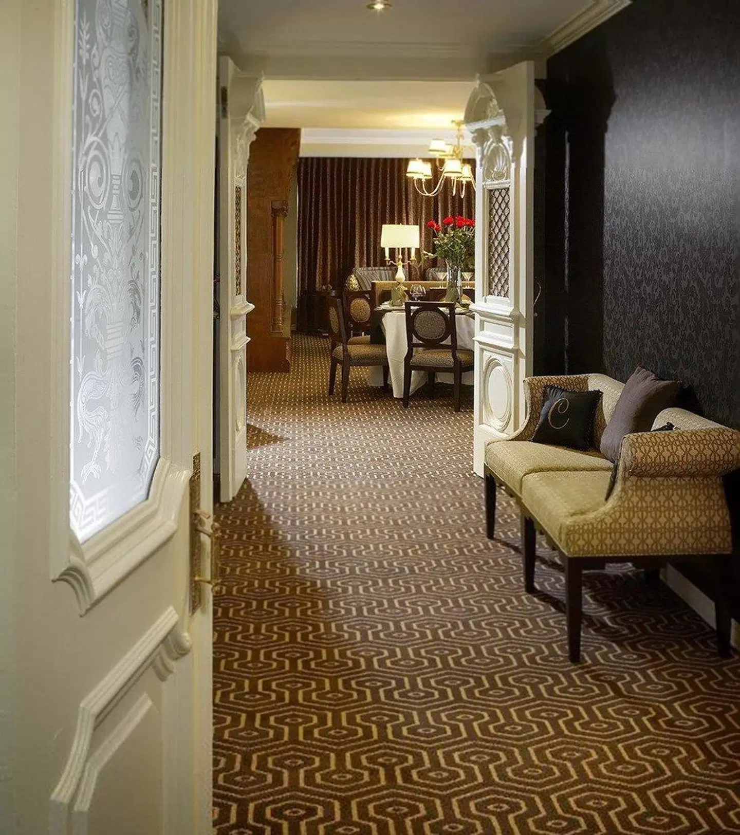 Julien Dubuque LOUNGE_LOBBY