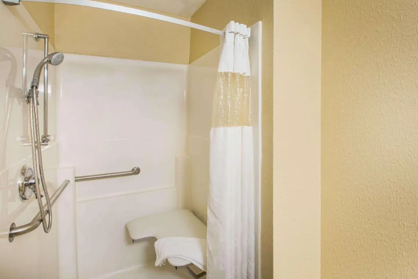 Ramada by Wyndham Sioux Falls Badezimmer