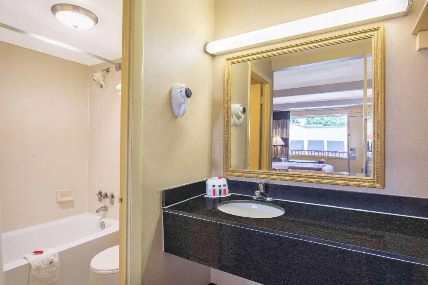 Ramada Limited Cockeysville Badezimmer