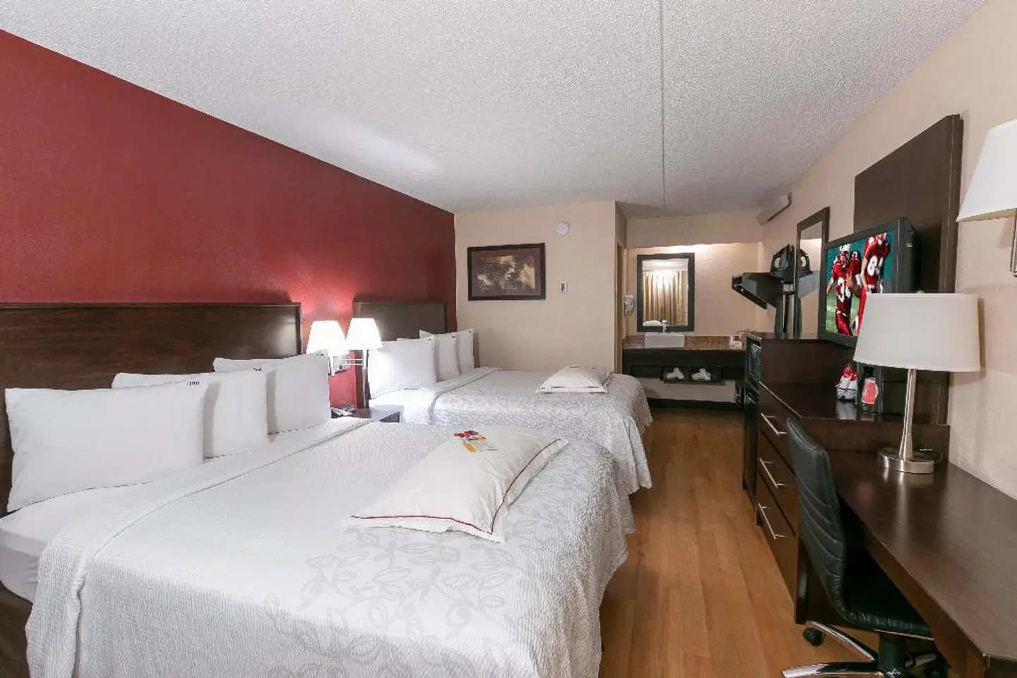 Red Roof Inn PLUS+ Baltimore North - Timonium. ROOM_EXAMPLE