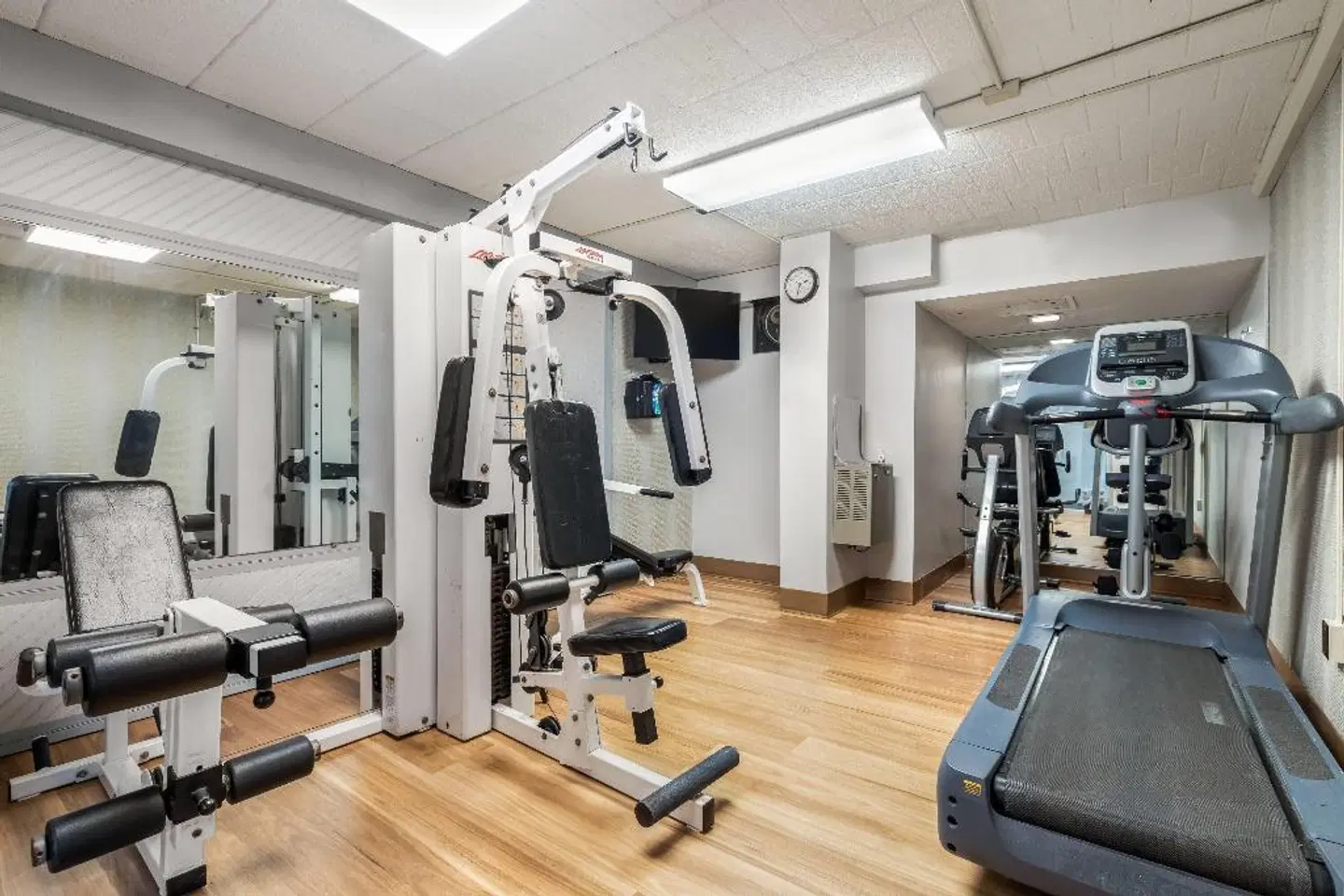 Ramada Hotel and Conference Center SPORTS_AND_LEISURE