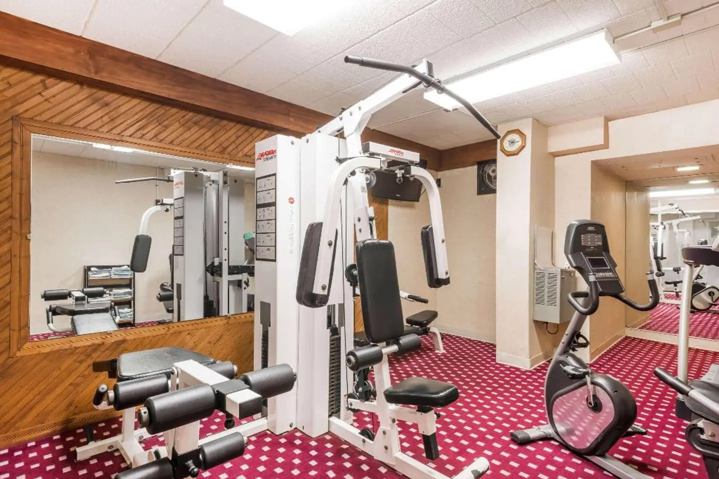 Ramada Hotel and Conference Center SPORTS_AND_LEISURE