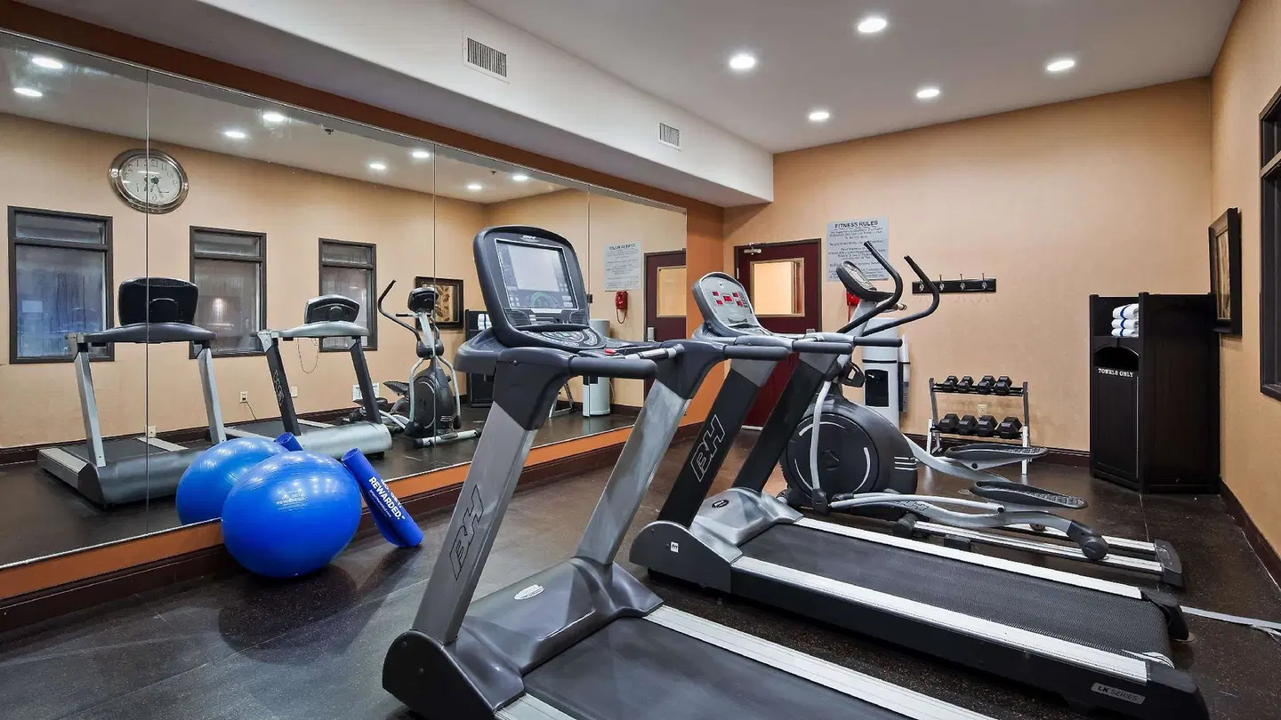 Best Western Premier KC Speedway Inn & Suites SPORTS_AND_LEISURE