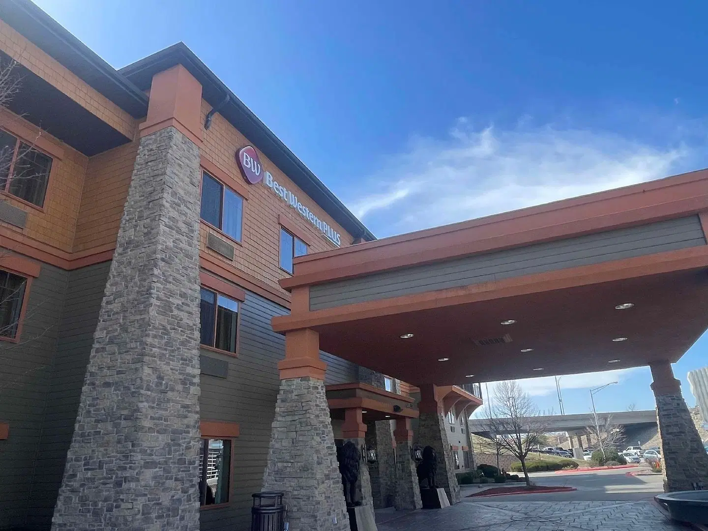 Best Western Premier KC Speedway Inn & Suites EXTERIOR