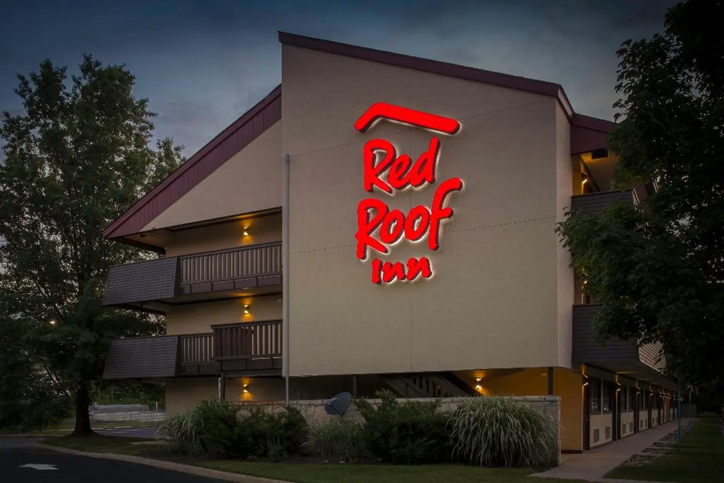 Red Roof Inn of Oxford Valley EXTERIOR