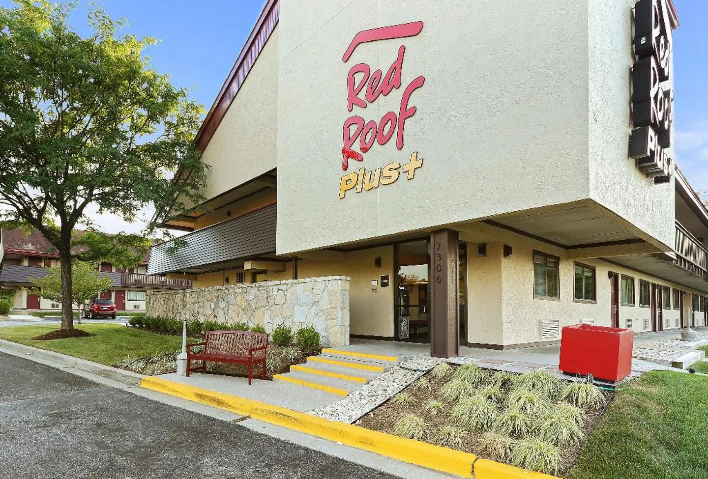 Red Roof PLUS+ Baltimore - Washington DC/BW Parkway EXTERIOR