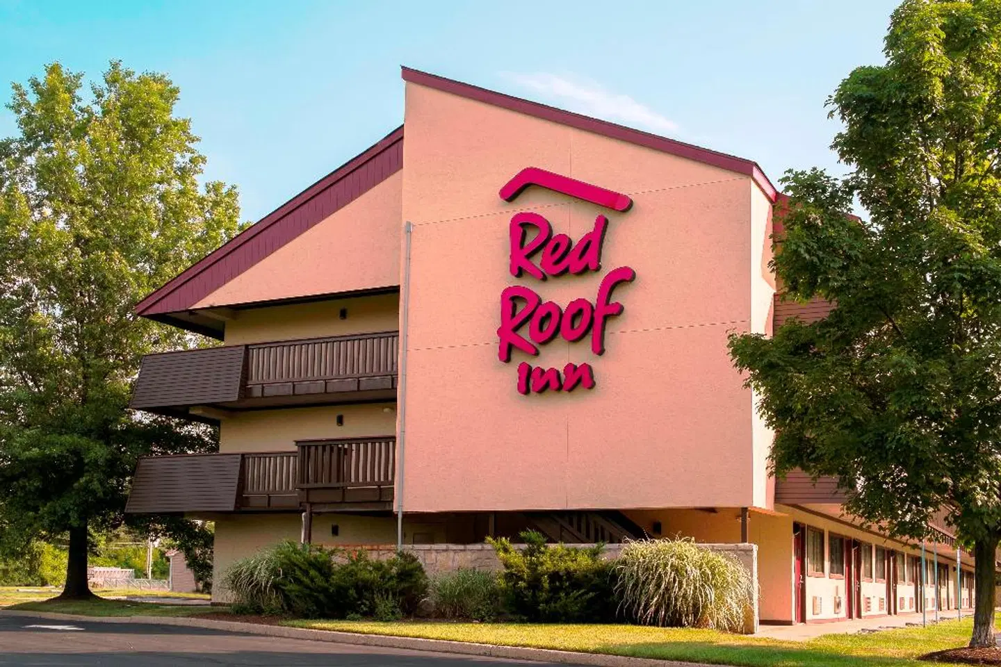 Red Roof Inn of Oxford Valley EXTERIOR