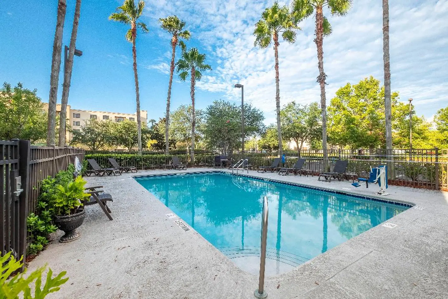 Red Roof Inn PLUS+ Jacksonville - Southpoint OUTDOOR_POOL