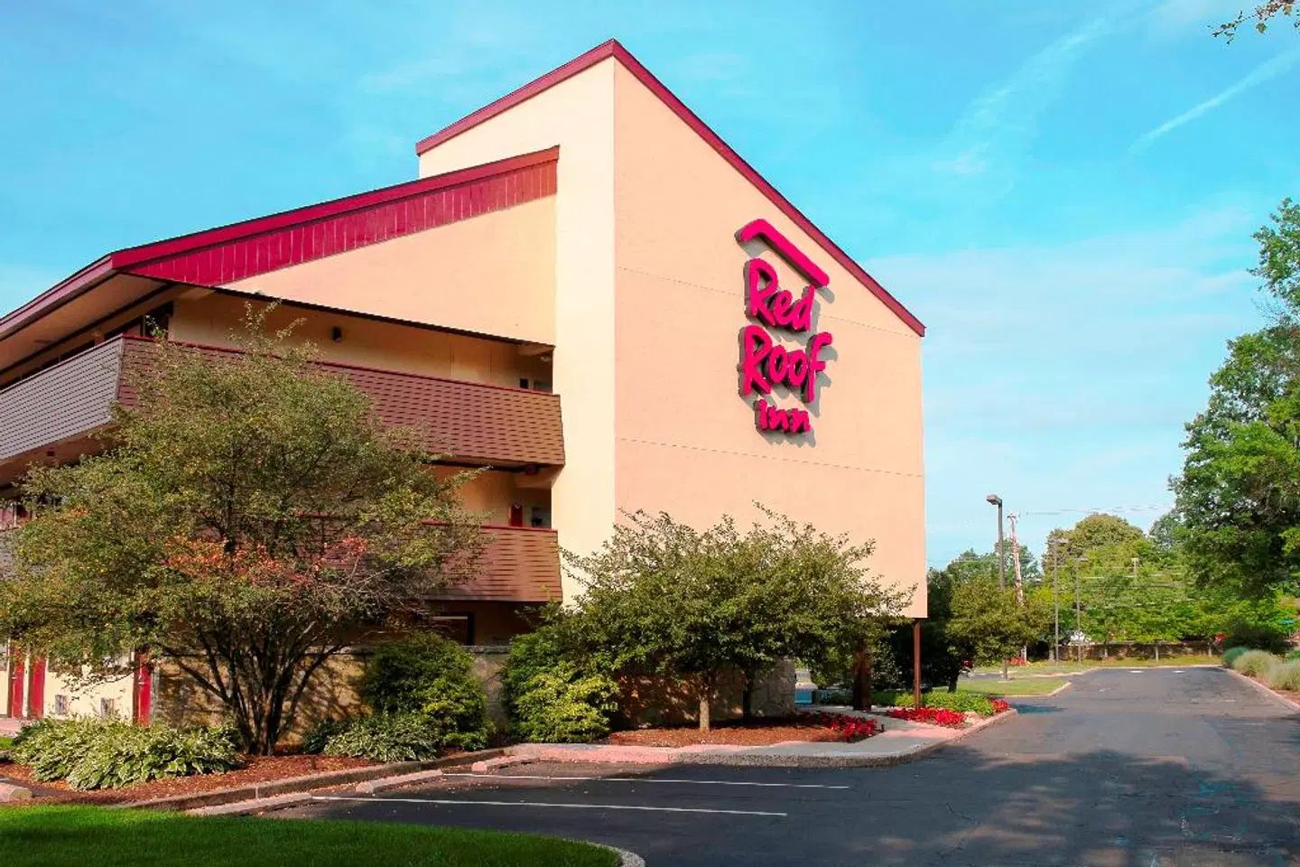Red Roof Inn of Oxford Valley EXTERIOR