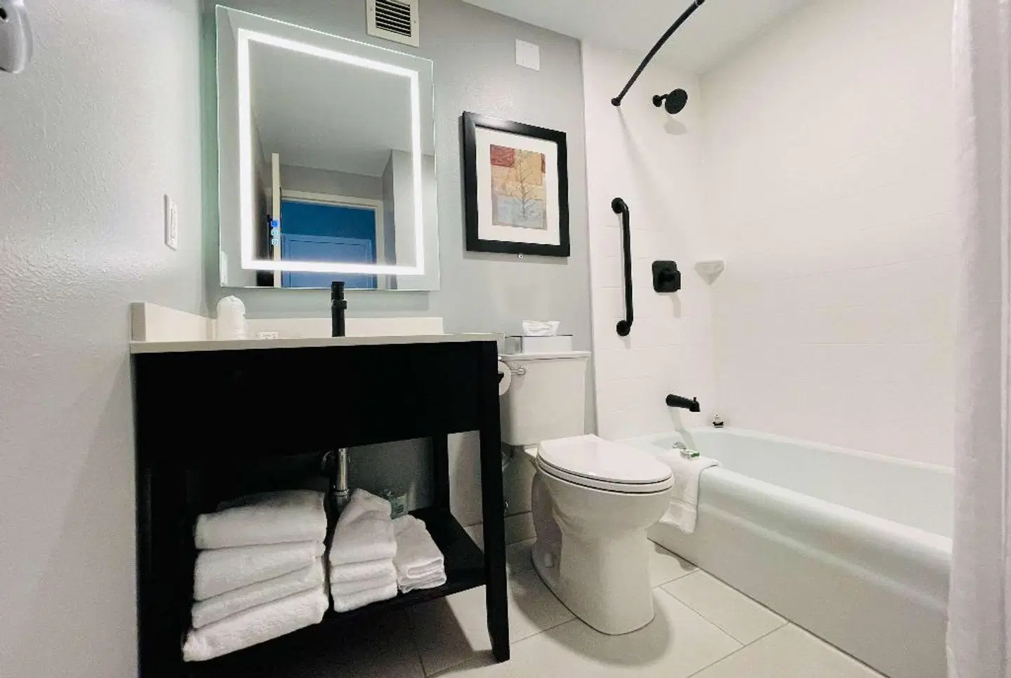 Hawthorn Extended Stay by Wyndham Ellsworth / Bar Harbor Badezimmer