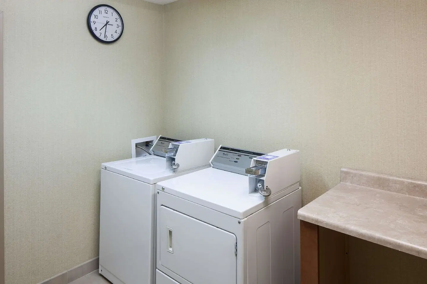 Hampton Inn & Suites Cedar Rapids ROOM_EXAMPLE