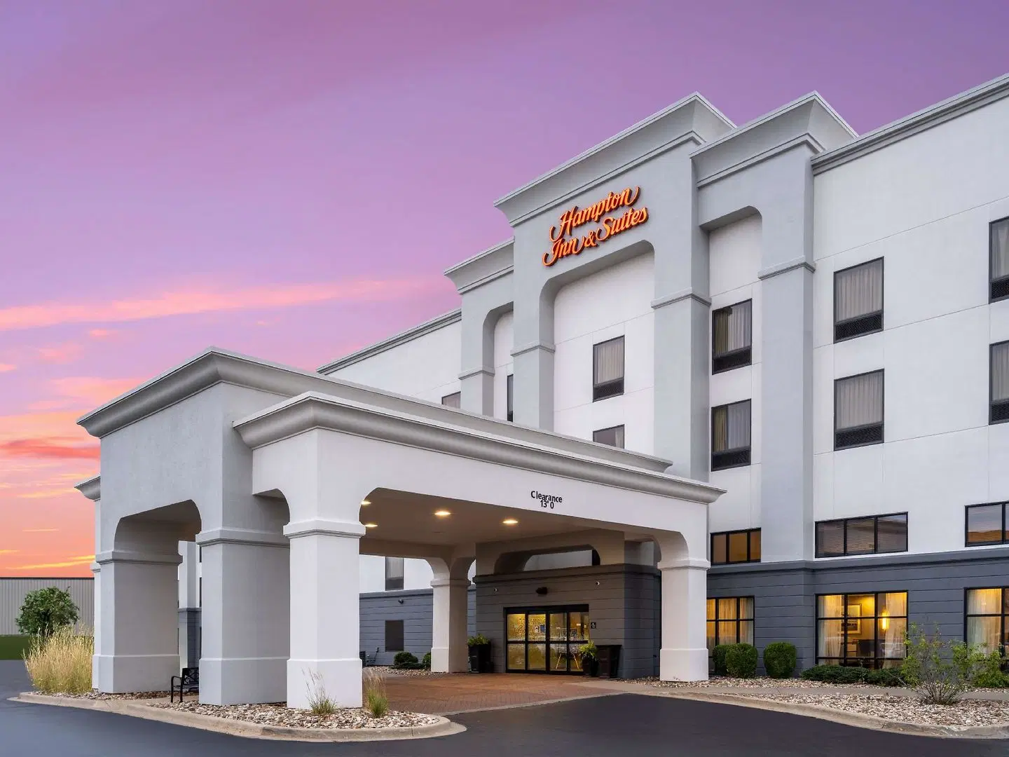Hampton Inn & Suites Cedar Rapids EXTERIOR
