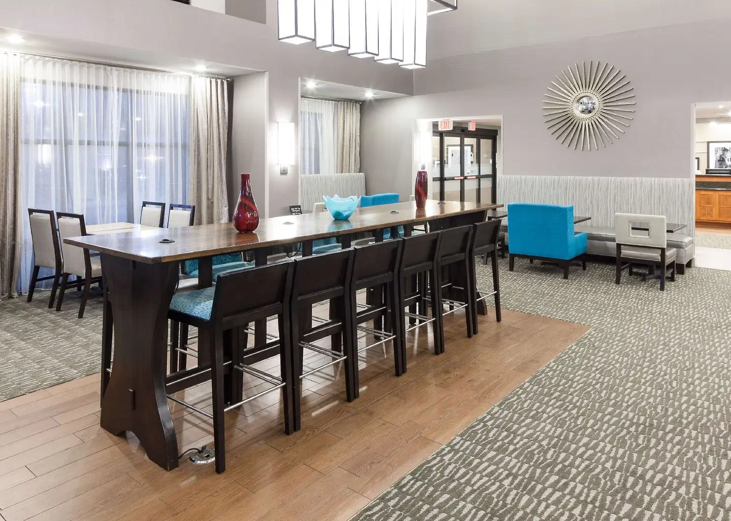Hampton Inn & Suites Cedar Rapids Bar