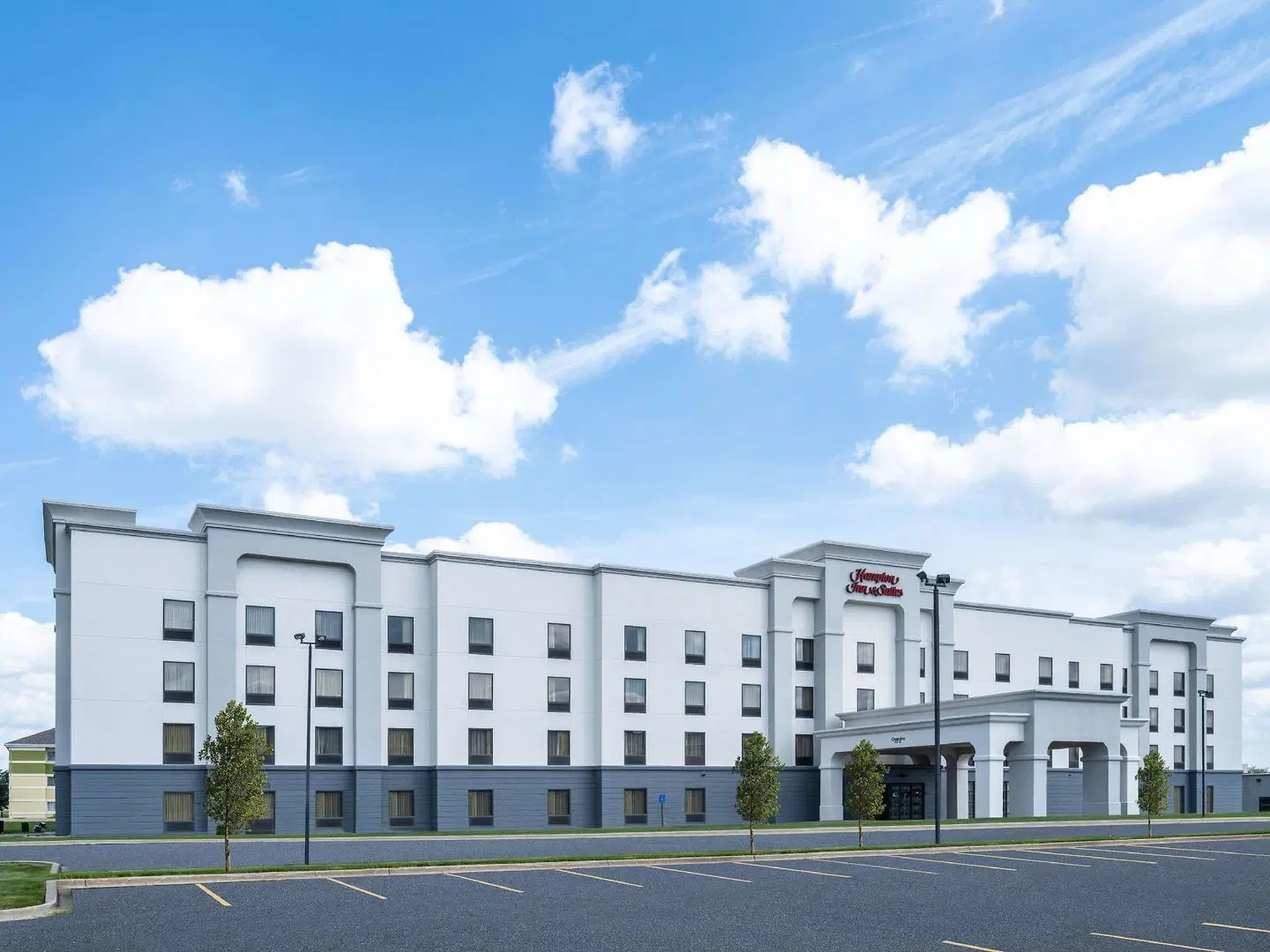 Hampton Inn & Suites Cedar Rapids EXTERIOR