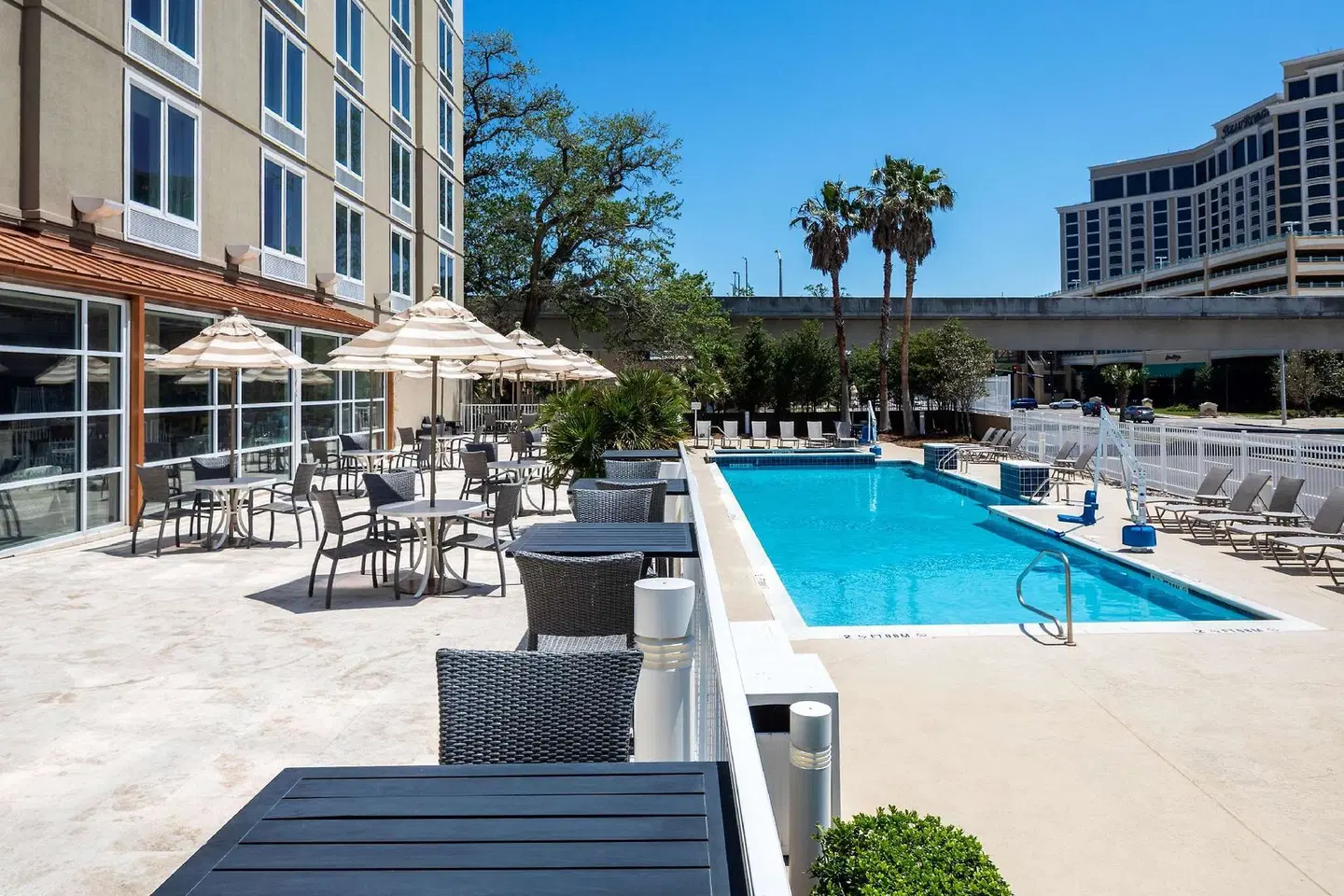 DoubleTree by Hilton Hotel Biloxi OUTDOOR_POOL