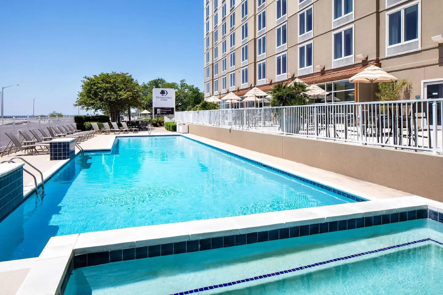 DoubleTree by Hilton Hotel Biloxi OUTDOOR_POOL