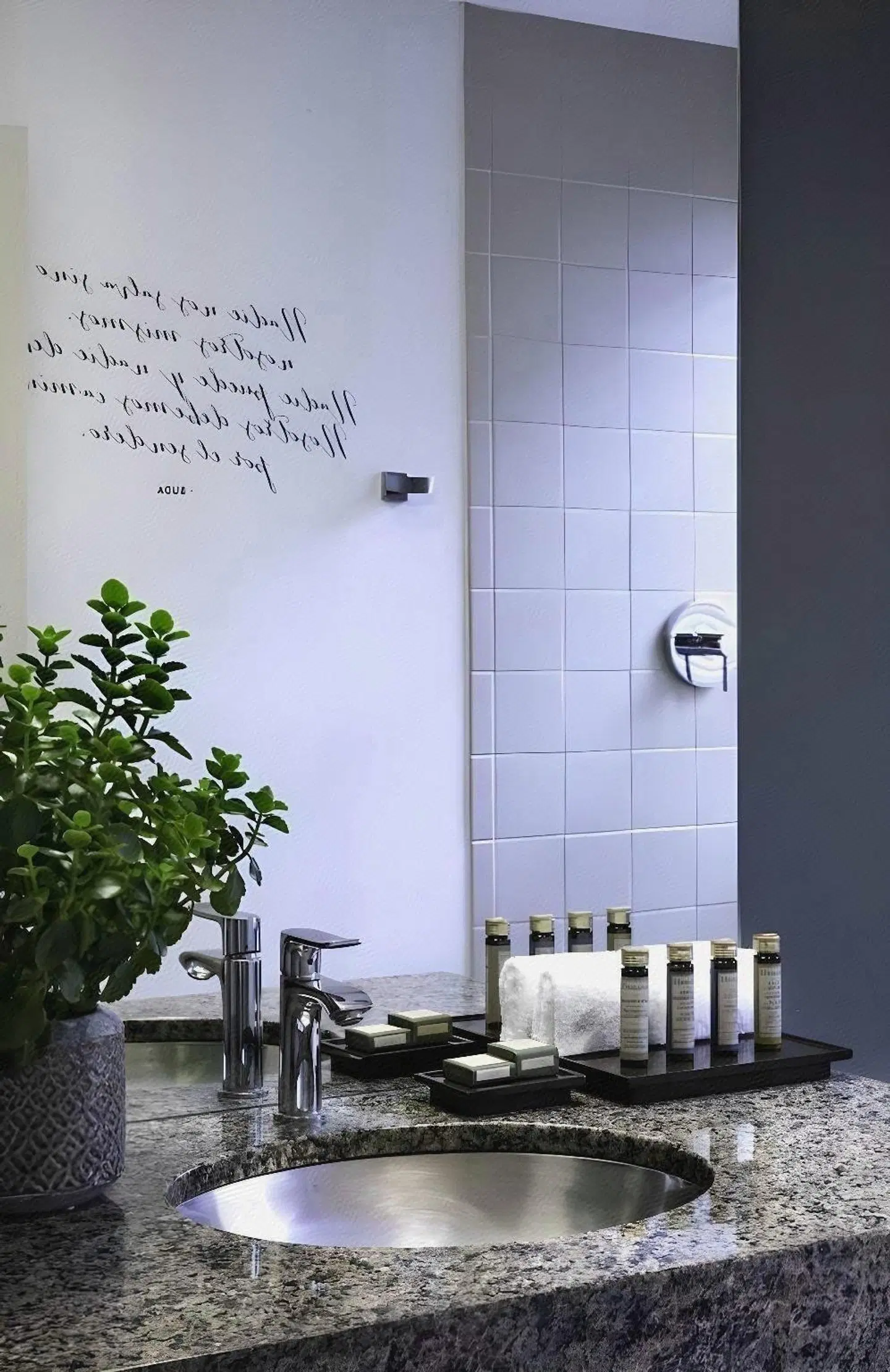 El Paseo Hotel Badezimmer