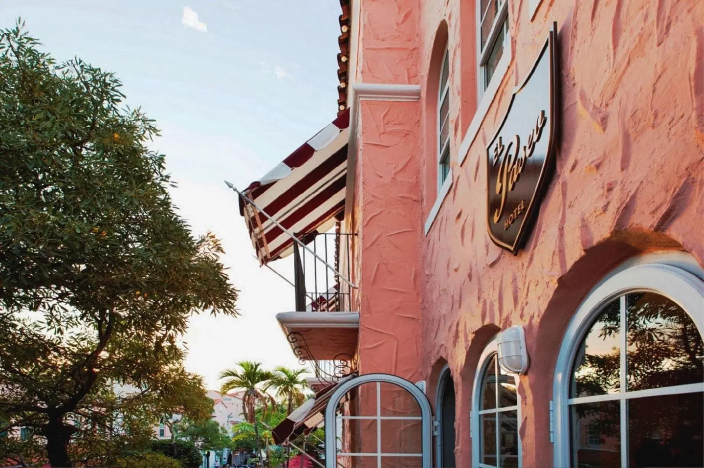 El Paseo Hotel EXTERIOR