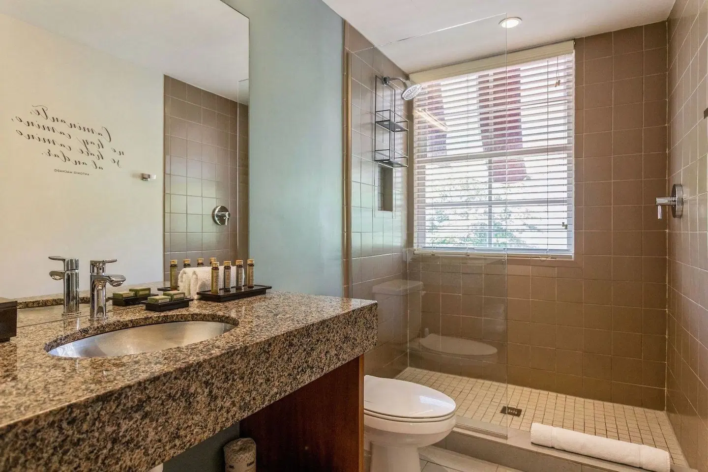 El Paseo Hotel Badezimmer