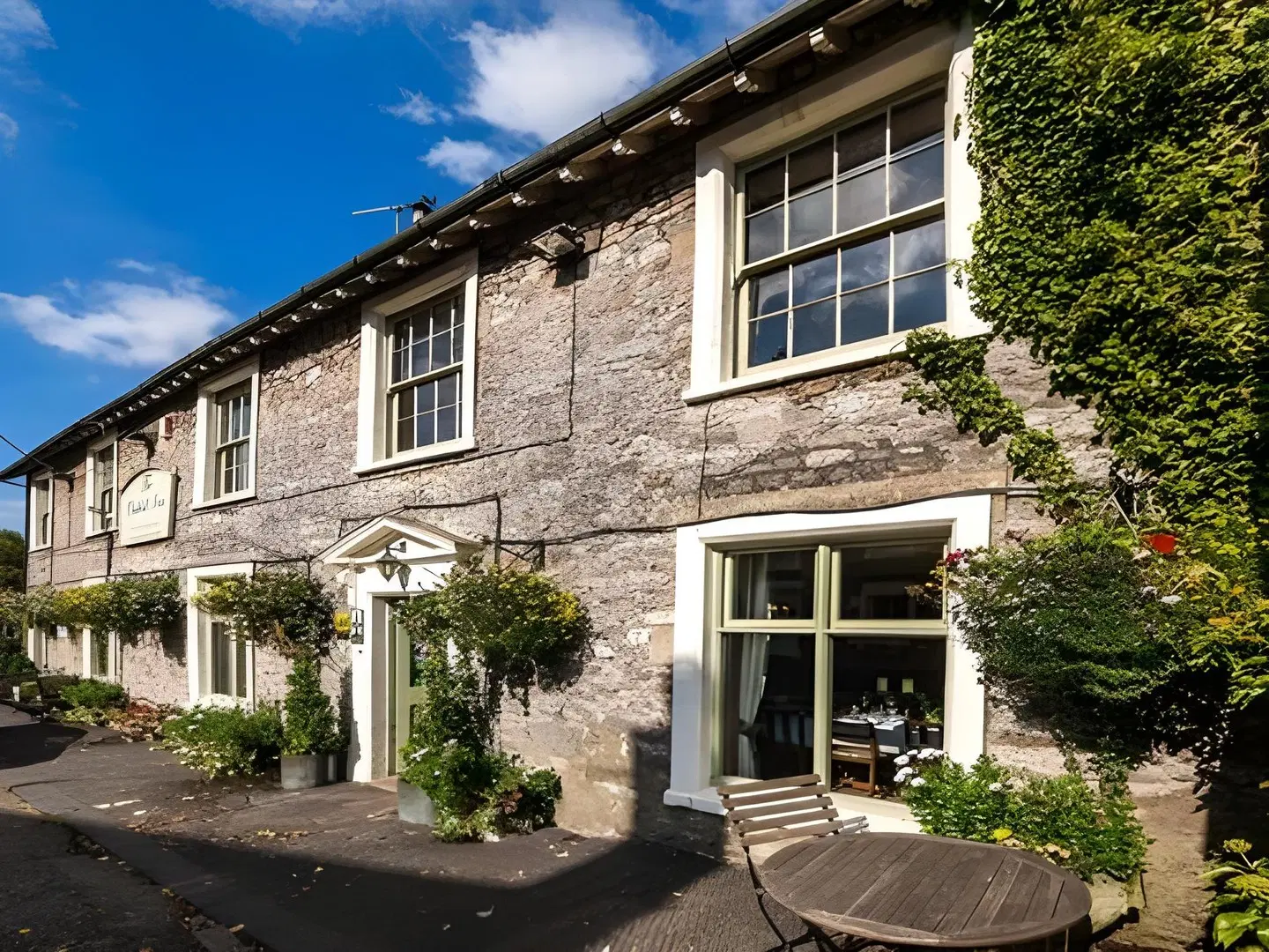 The Oakhill Inn EXTERIOR