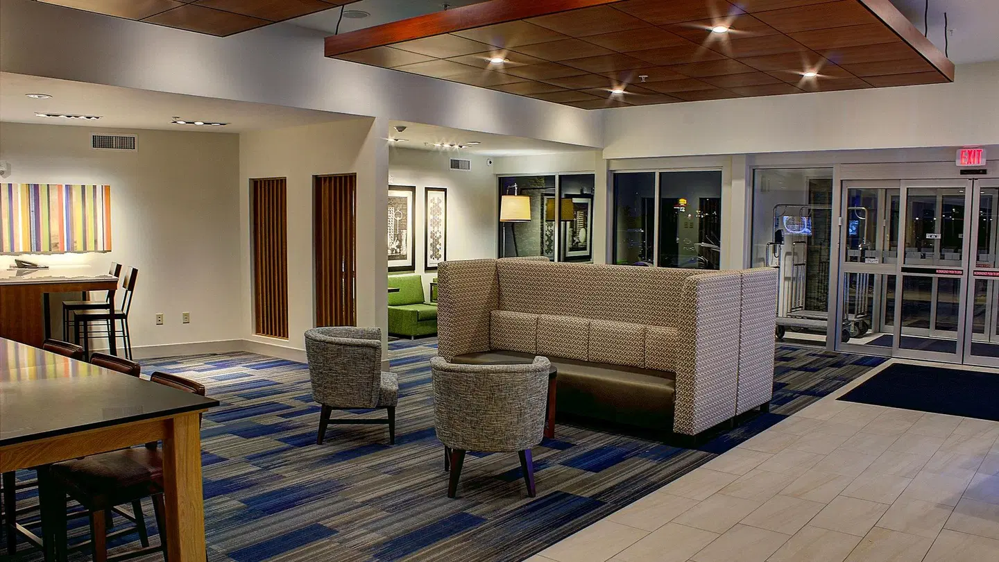 Holiday Inn Express & Suites Spencer by IHG LOUNGE_LOBBY