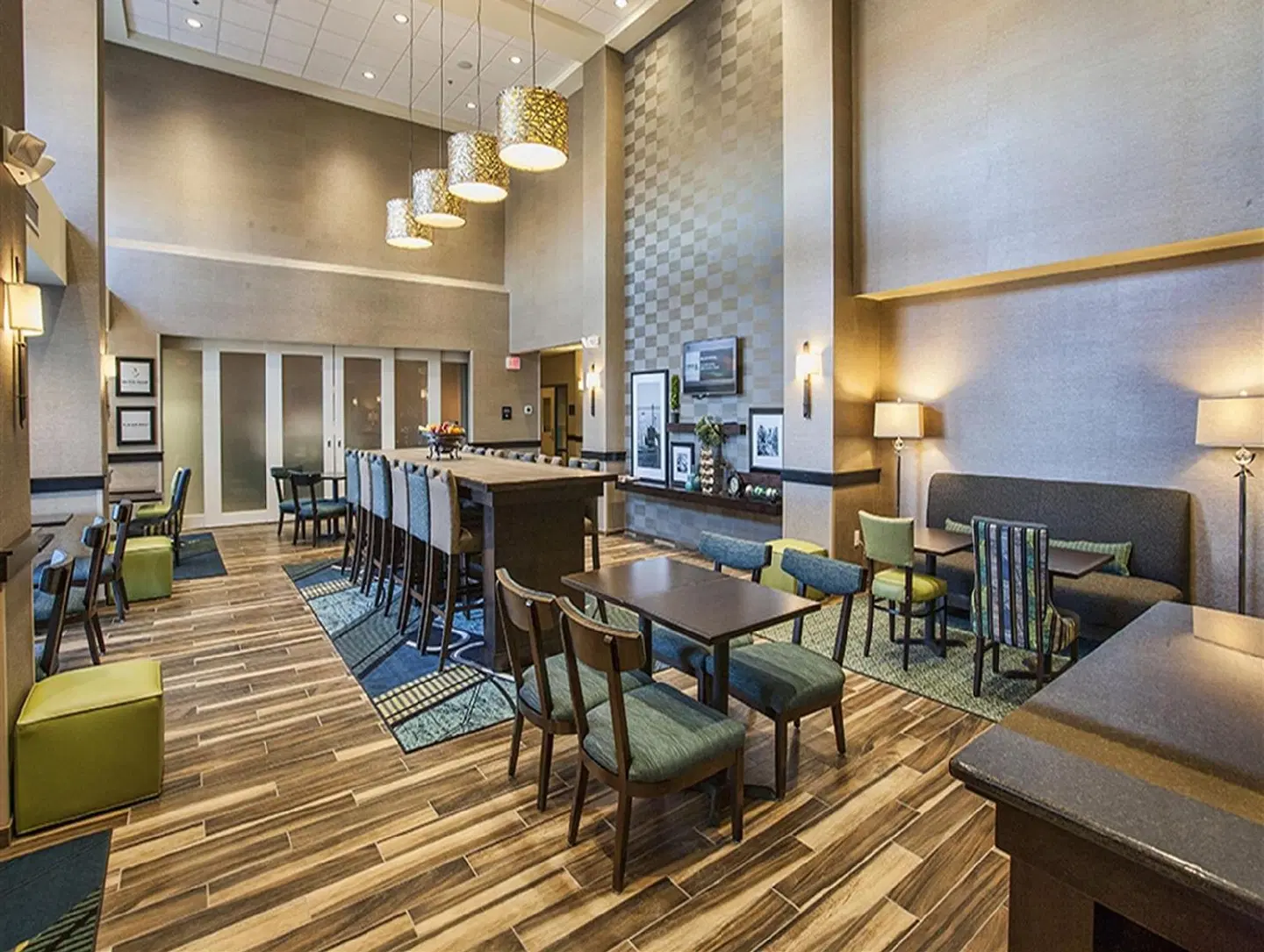 Hampton Inn Hibbing Bar