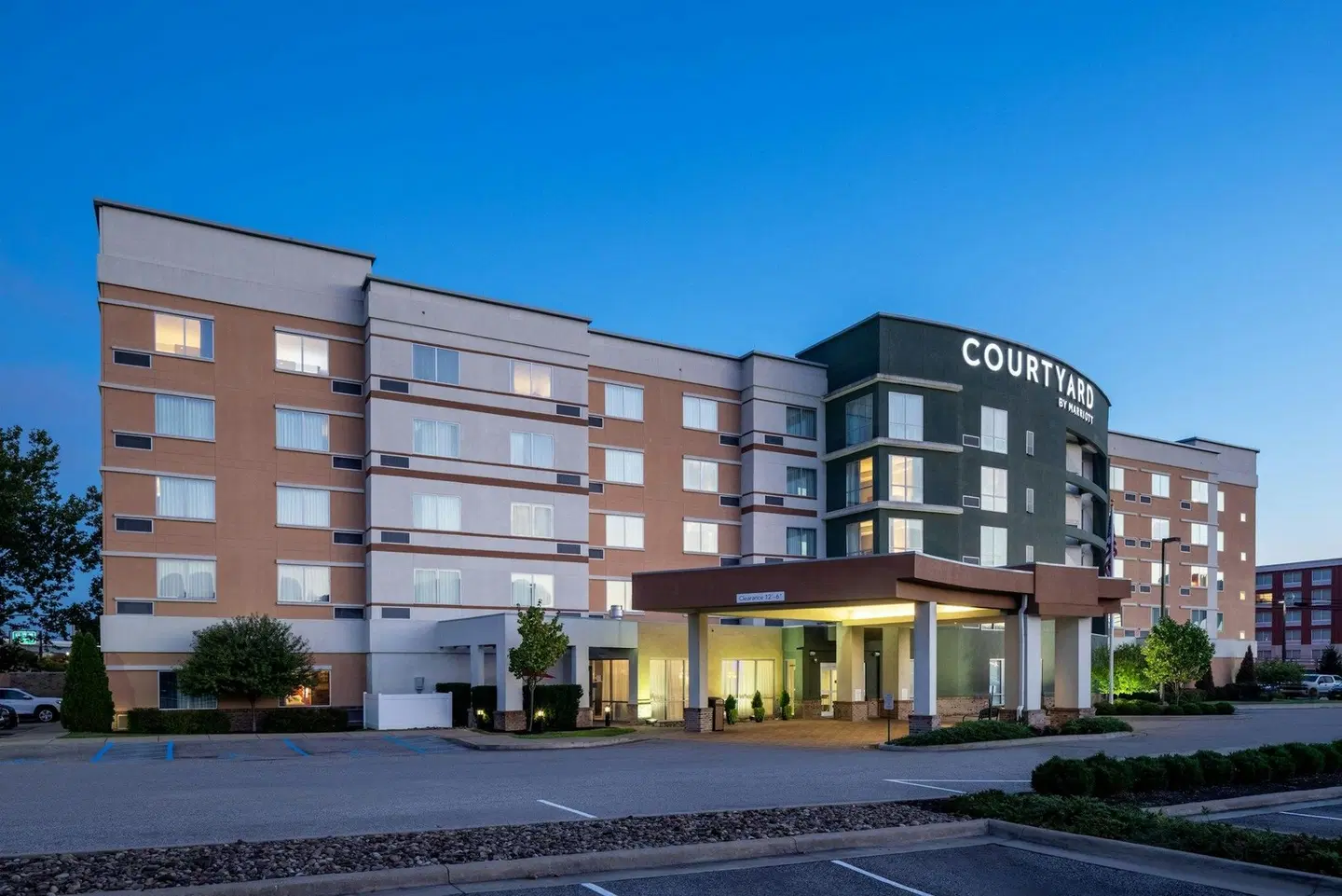 Courtyard by Marriott Charleston EXTERIOR
