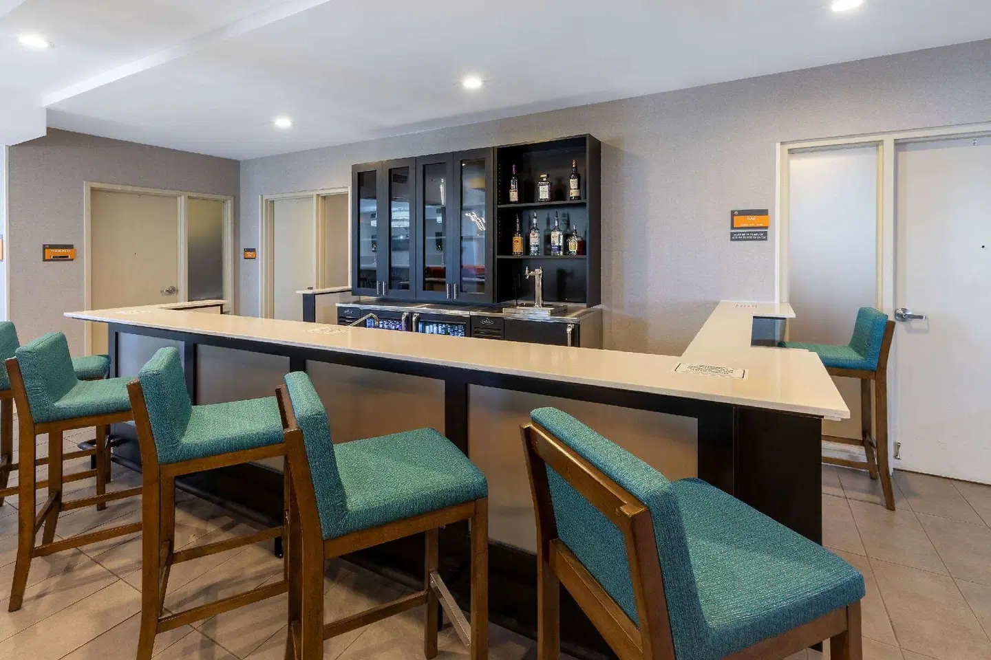 La Quinta Inn & Suites by Wyndham Tulsa Downtown/Route 66 Bar
